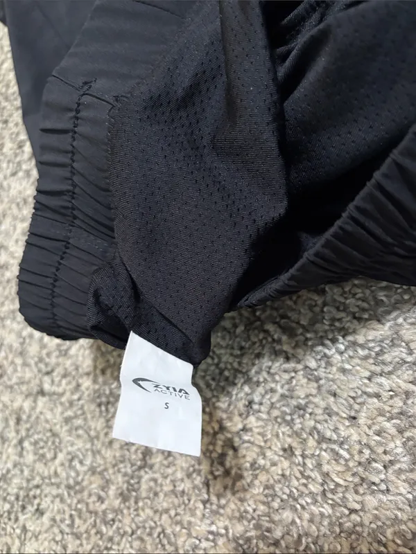 Zyia shorts size small - Image 5