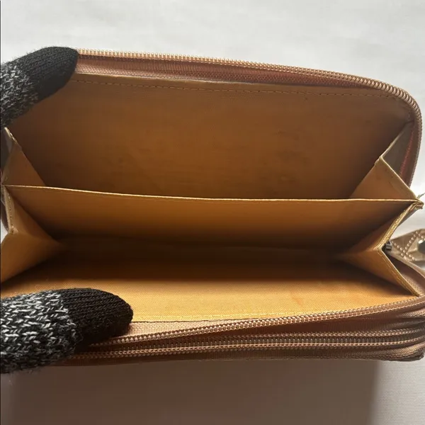 Elegant Quilted Women's Wallet GUC - Image 4
