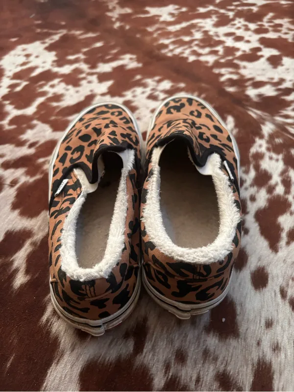 Vans‎ Women's leopard Print Slip-On Sneakers - Brown/Black, fuzzy insole - Image 4