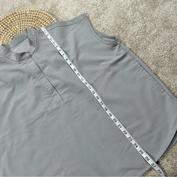 Figs Women’s Rafaela Oversized Scrub Top Shortsleeve in Gray Size XL - Image 12