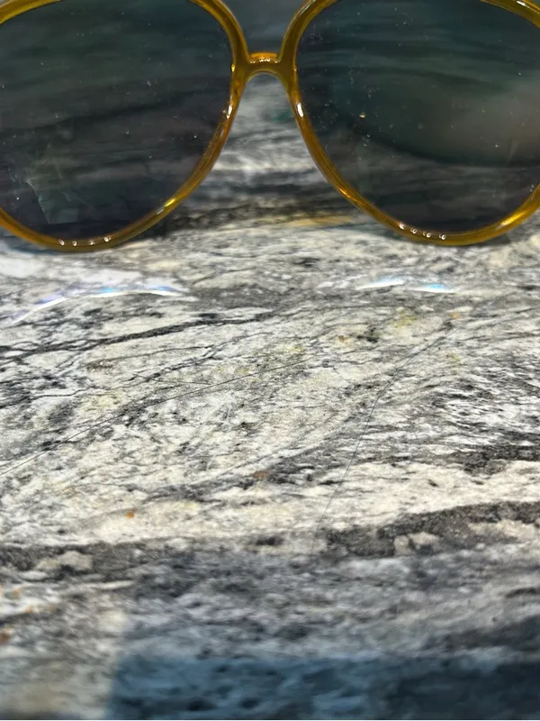 Amber Frame Women's Oversized Aviator Sunglasses - Image 5
