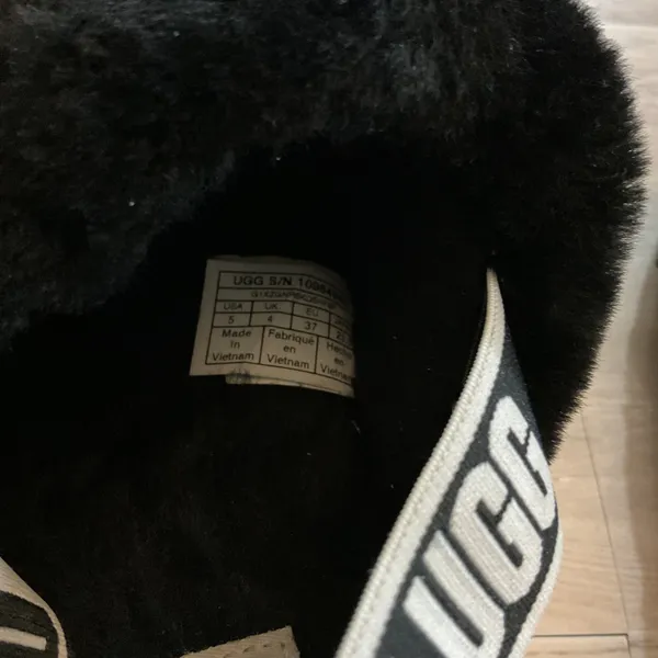 UGG Fluff Yeah Slide Black Sheepskin Platform Slipper Womens 6.5 Men's‎ 5 37 - Image 3