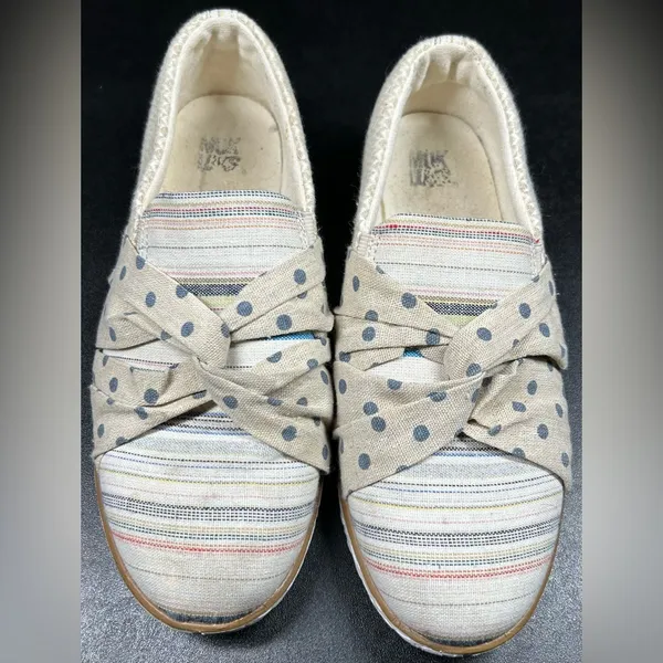 Muklucks Women’s Size 9 Beige Polka Dot Striped Boardwalk Stepping Out Sneakers - Image 3