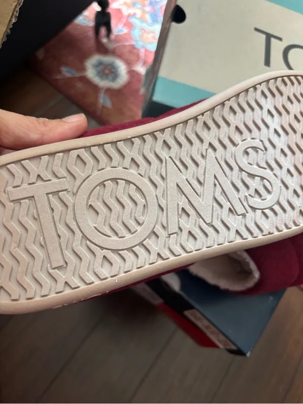 TOMS Women's Ezra Faux Fur Lined Slip On Quilted Slippers 9.5 - Image 7
