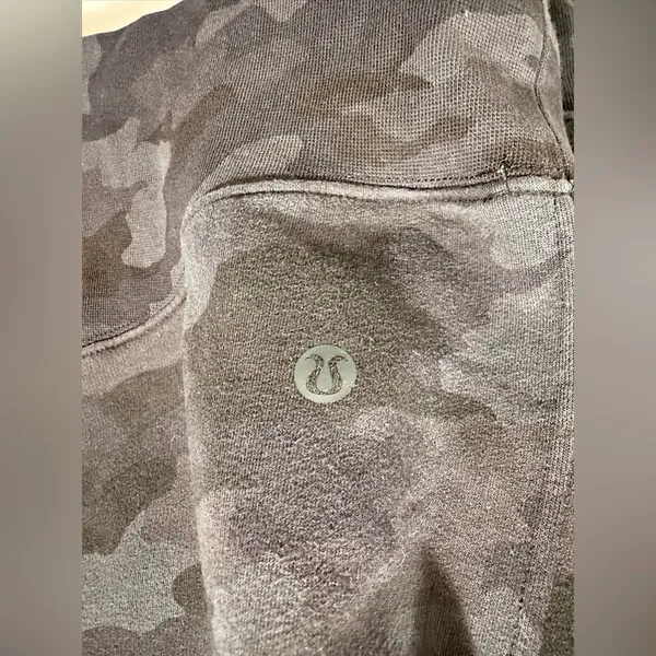 Lululemon - Loungeful Hoodie in Deep Coal Camo - Great Condition! - Image 5