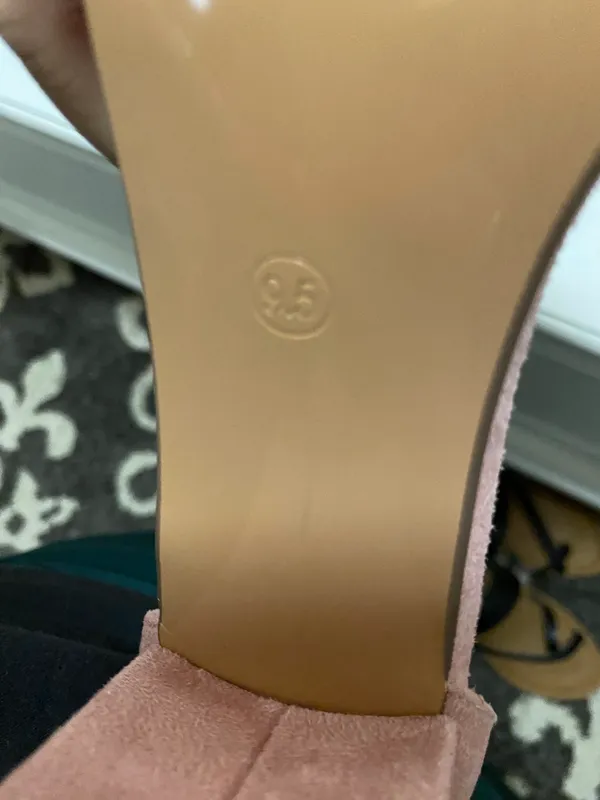 Pink heels Size 9.5 - Image 3