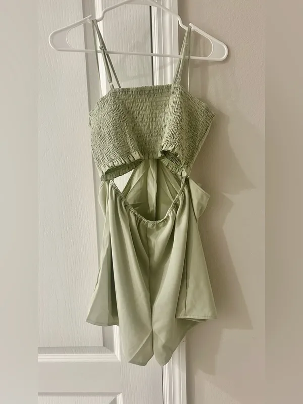NWOT Sage Green Cutout Romper with Smocked Bust SIZE L - Image 5