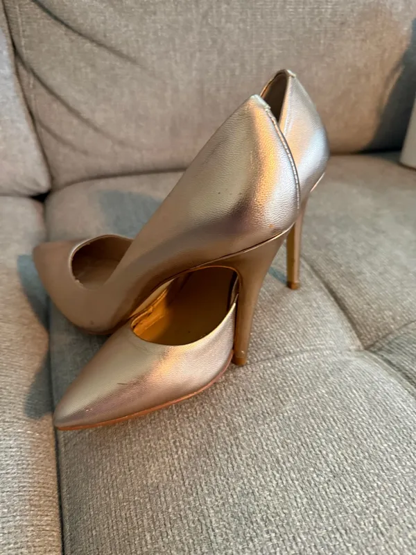 Charles David Metallic Rose Gold Pointed Toe Pumps - Image 4