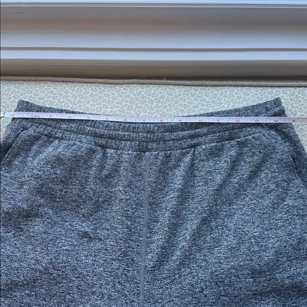 Vuori Gray Women’s Joggers size S - Image 9
