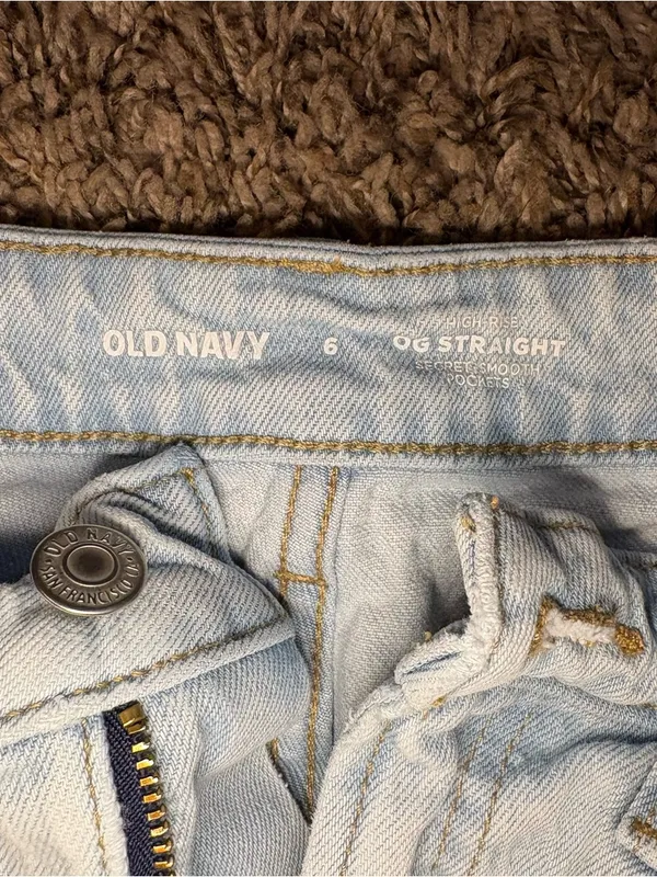 Old Navy OG Straight High-Rise Distressed Denim Shorts Size 6 - Image 3