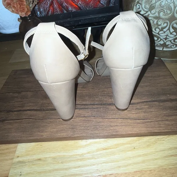 Just fab Tan Block Heel Sandals 3” heel - Image 6