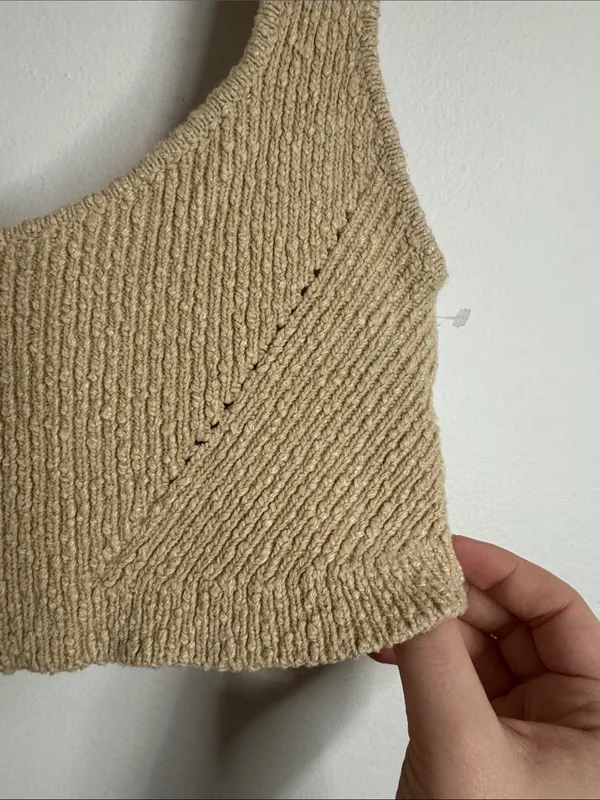 Urban Outfitters Neutral Beige Ribbed Knit V-neck Cropped Sweater Tank size M - Image 3