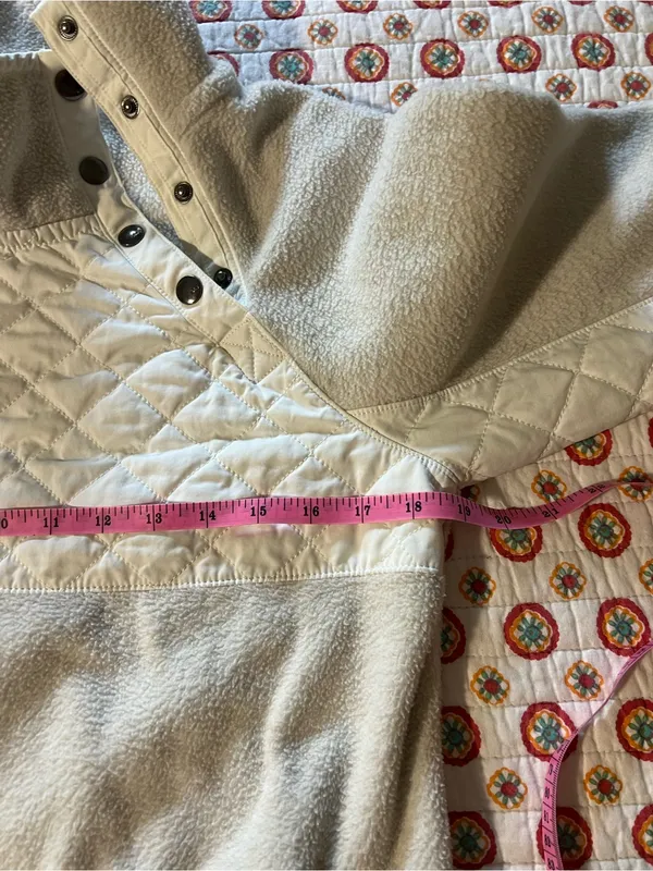 Abercrombie & Fitch Asymmetrical Quilted Fleece Pullover Ivory size small - Image 6
