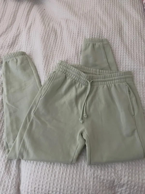 Aritzia TNA Cozy Fleece Boyfriend Joggers - Image 3