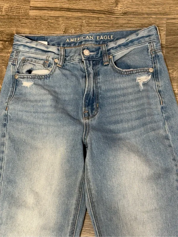 American Eagle Distressed Ripped Jeans Light Wash Size 2 Long - Image 4