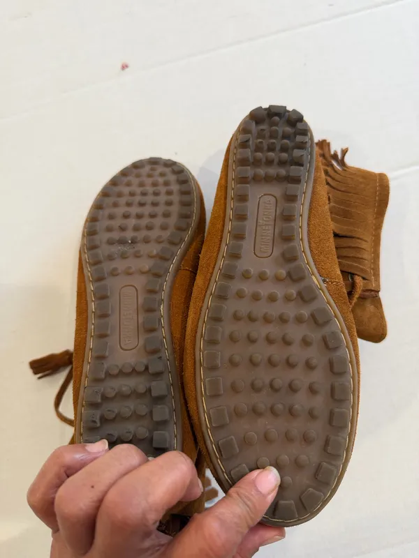 Minnetonka Boots Women’s - Image 2
