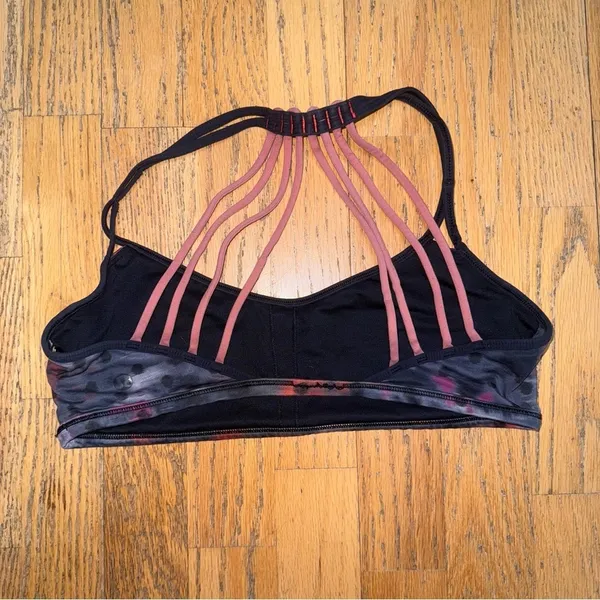 Lululemon Lighten‎ Up Bra Windy Blooms Regal Plum Multi / Naval Blue /Alarming 8 - Image 4