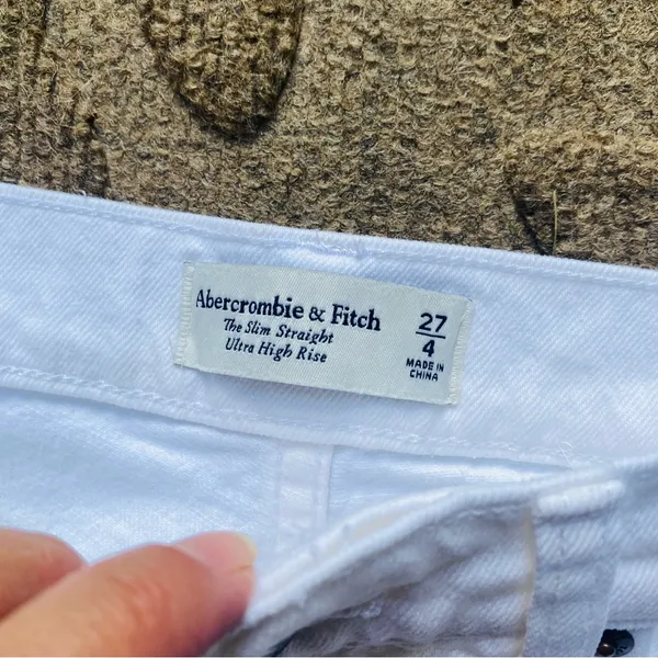 Abercrombie & Fitch High-Rise Straight Leg Jeans in White - Image 11