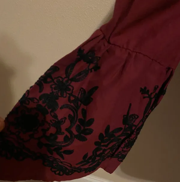NWT Juniors Burgundy Off The Shoulder Top M - Image 8