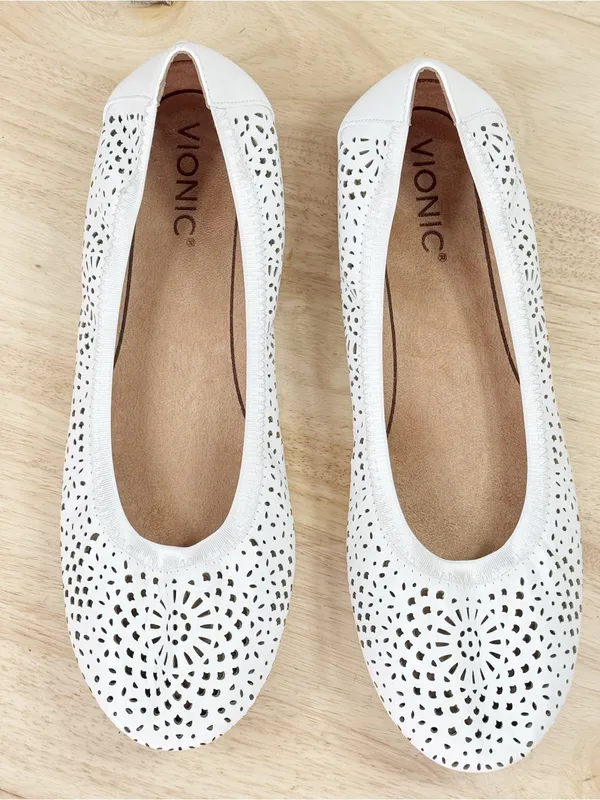 Vionic Robyn Eyelet Perforated Leather Ballet‎ Flats White Size 9.5 - Image 4