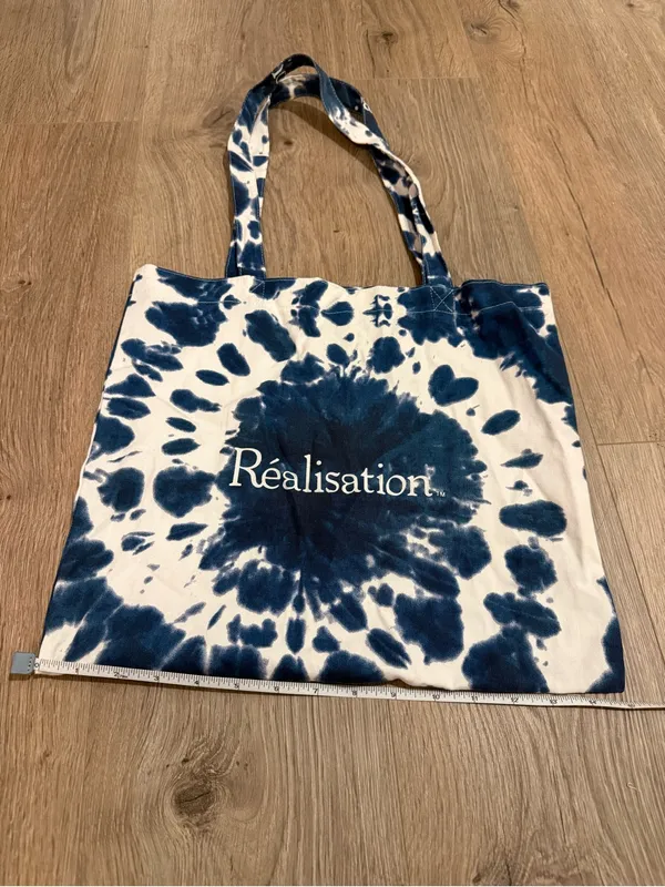 NWOT Réalisation Par Blue & White Tie Dye Canvas Tote Bag - Image 3