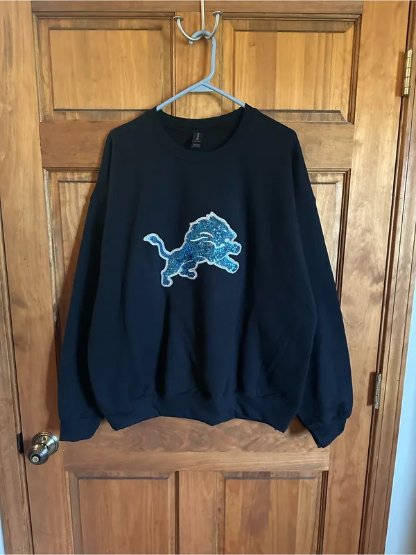Detroit Lions Crewneck Sweatshirt with Blue sequin lion logo size XL - Image 6