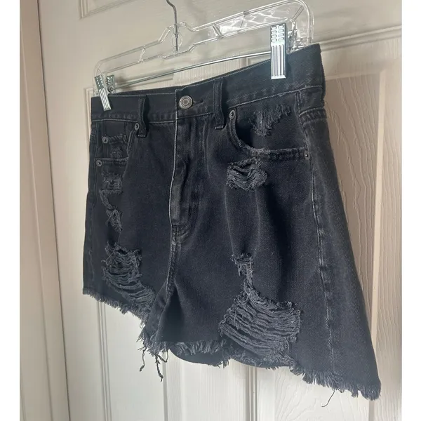American Eagle Black Mom Jean Shorts - Size 4 - Image 3