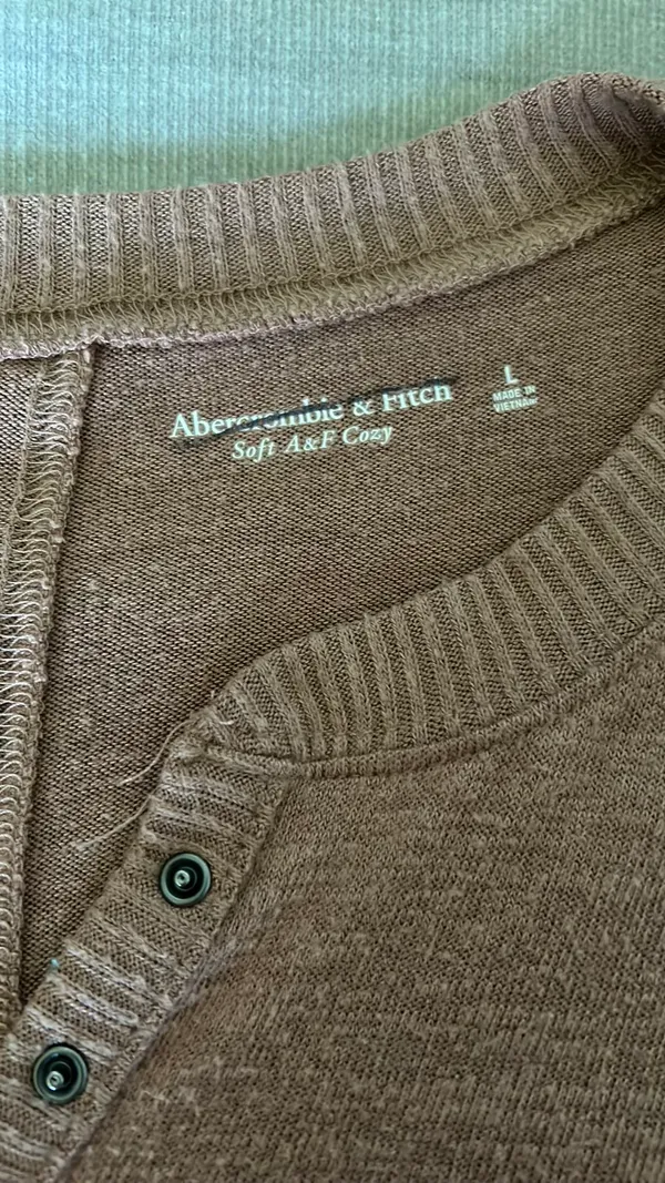 Abercrombie Soft Pink Sweater - Image 3