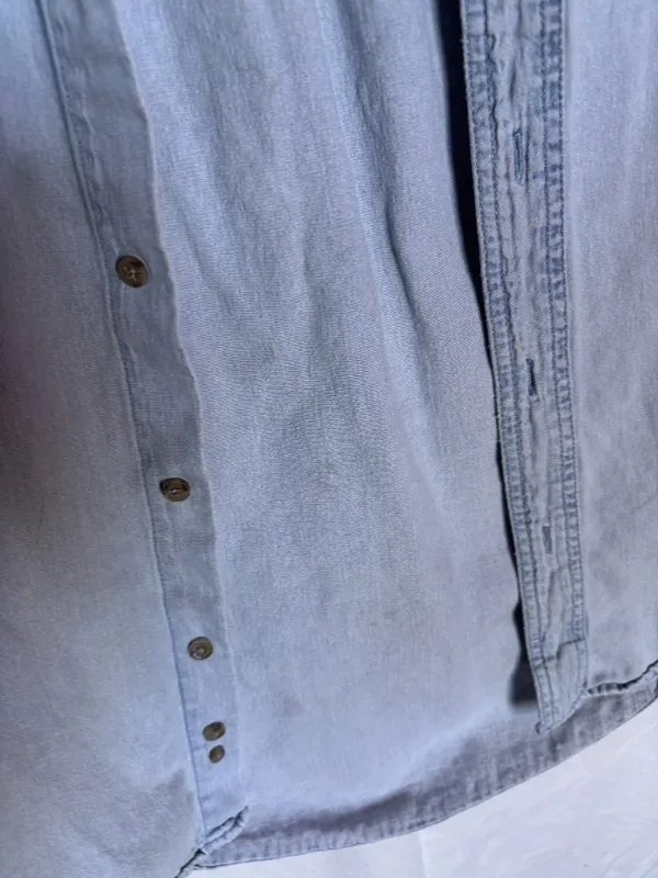 Wrangler Rugged Wear Light Wash Denim Button-Up Shirt – Size M/M - Image 4