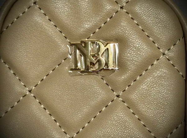 Badgley Mischka Beige Crossbody Quilted Phone Bag. BNWT - Image 4