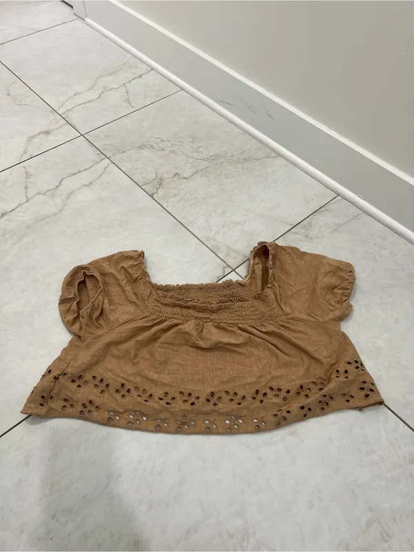 American Eagle Tan Eyelet Crop Top Size Small - Image 2