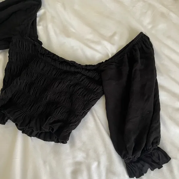 Black urban outfitter top with bell sleeves - Image 3