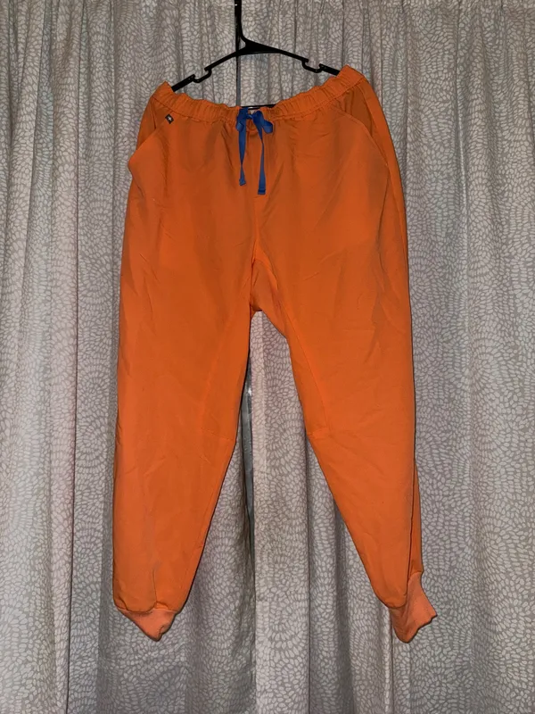 FIGS Scrubs Set - Image 3