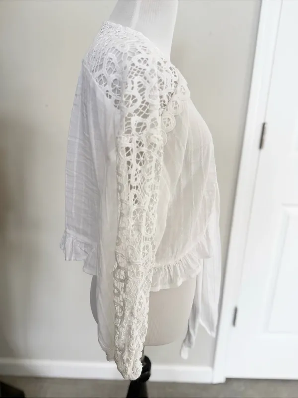 NWT American Eagle White V-Neck Lace Tie-Front Cropped Blouse Size Medium - Image 4