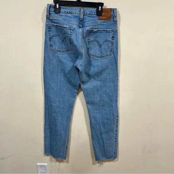 Levi's Wedgie Straight High Rise Women's Denim Jeans Blue Size 26 raw hem EUC - Image 5