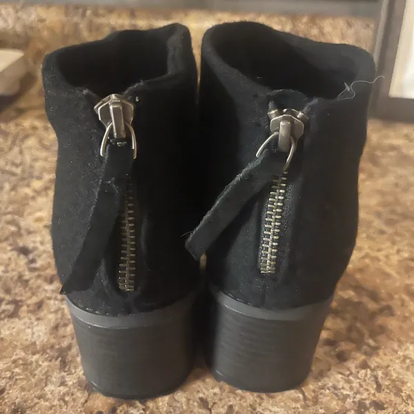 Tom’s size W6.5 black suede booties‎ - Image 2