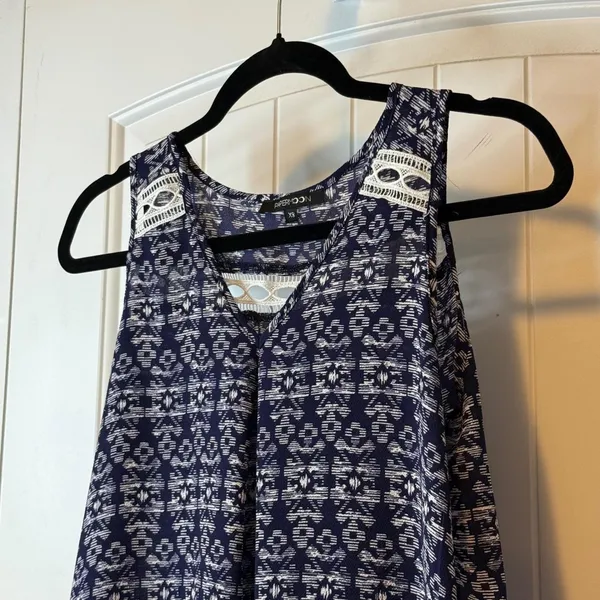 Papermoon Navy Blue White Geometric Print Lace Inset Sleeveless XS V-Neck Shirt - Image 5
