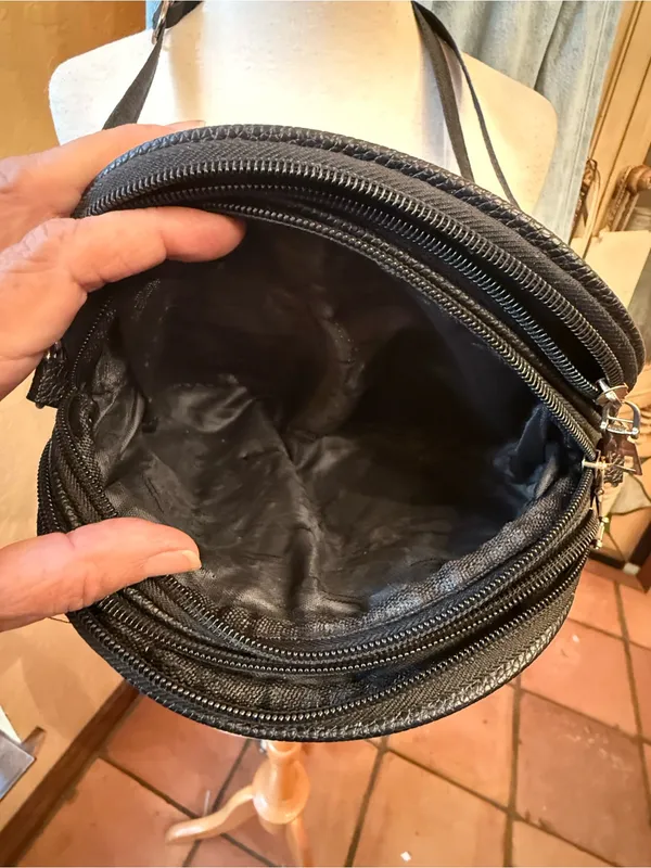 Quilted Crossbody Bag Black - Image 6