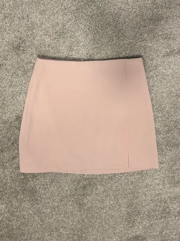 Aritzia Sunday Best Tatiana Mini Skirt with Front Slit in Damask Pink - Size: 0 - Image 4