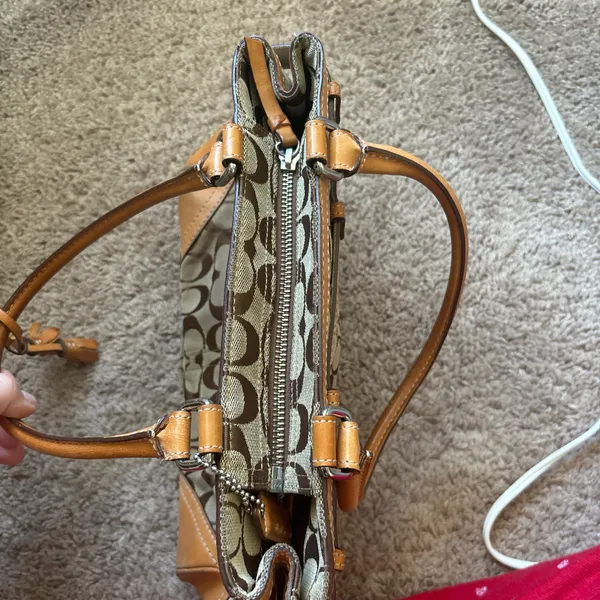 Vintage Coach Hampton Shoulder Bag - Image 5