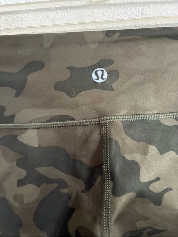 Lululemon Camo Leggings - Olive Green size 4 - Image 3