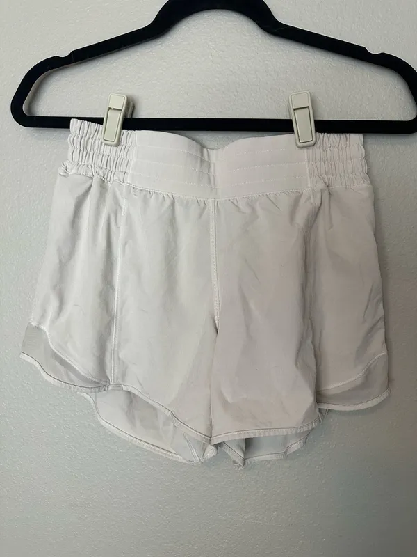 Lululemon Shorts Hotty Hot 4" High-Rise - Image 4