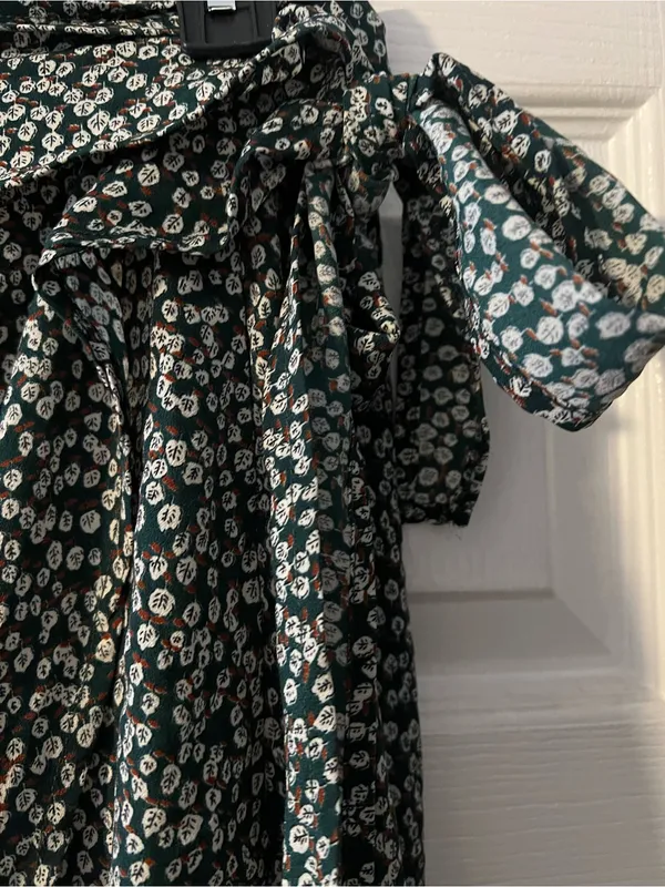 Tie-Waist Floral High-Low Skirt in Dark Green - Image 3