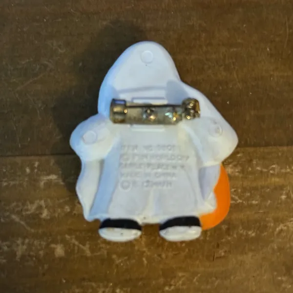 Vintage Halloween trick or treater ghost brooch - Image 6
