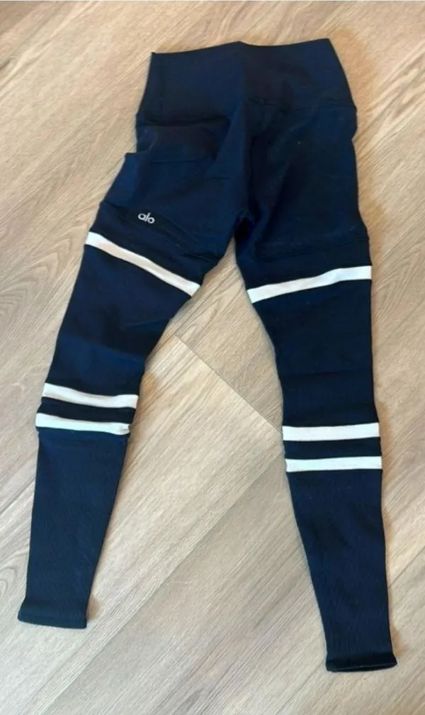 Alo Yoga High-Waist Legit Legging In Black Zize XS - Image 3
