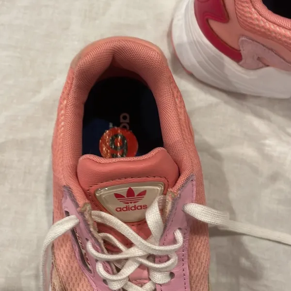 Woman’s Adidas Torsion sneakers - Image 3