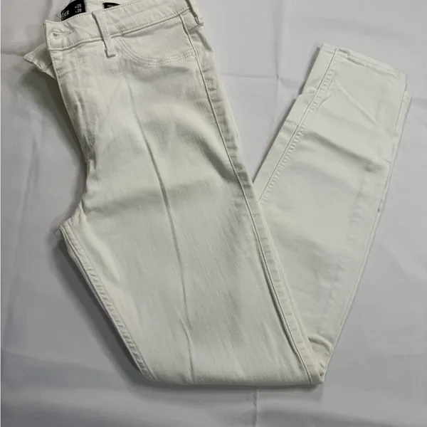 Hollister White Skinny Jeans Smooth Fit - Image 3