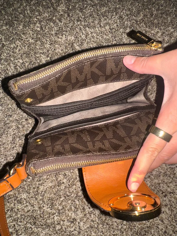 Crossbody Michael Kors Purse Brown - Image 3