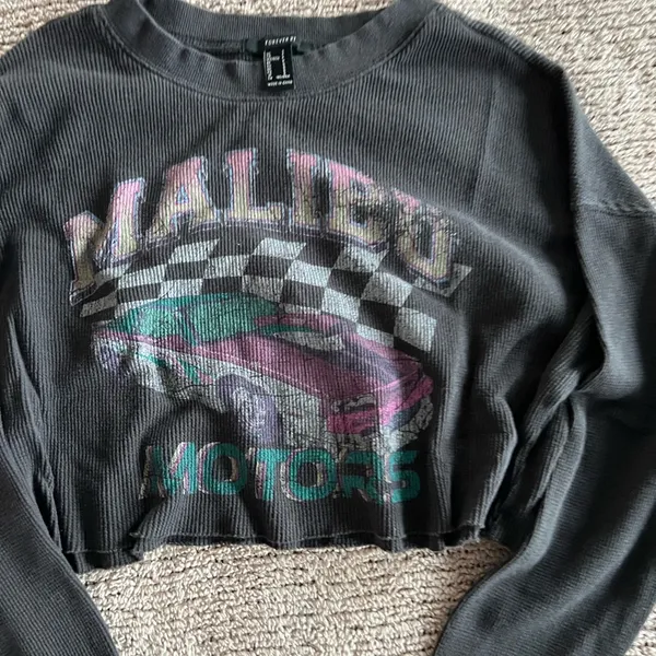 Malibu Motors Graphic Cropped Top - Black - Image 4