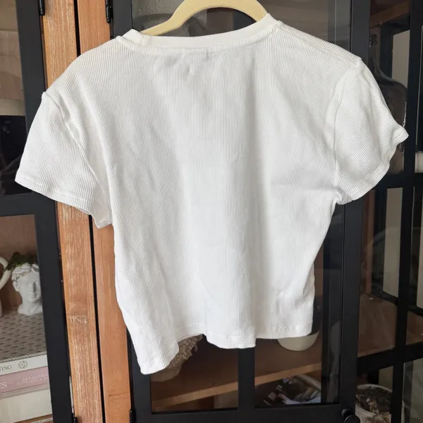 Aritzia TNA ribbed crewneck tshirt tee cropped top short sleeve - Image 3